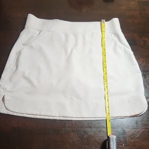 32° Cool Beige/Cream Skort